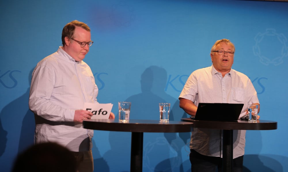 Leif Moland (f.h) og Kjetil Bråthen på scenen under forskningsfrokost på Arendalsuka 2026
