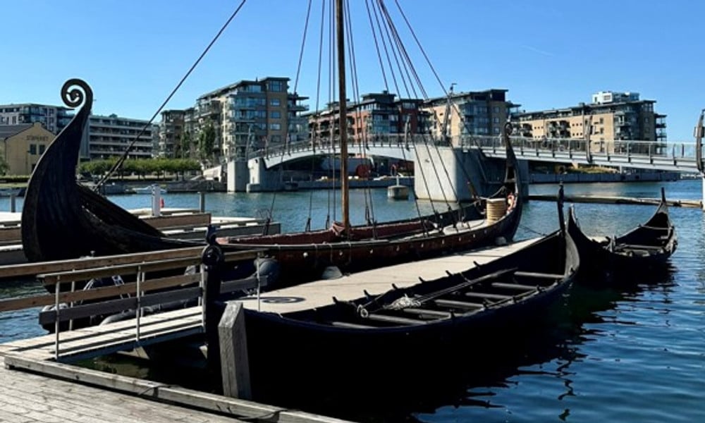 Et vikingskip ved kai i Tønsberg