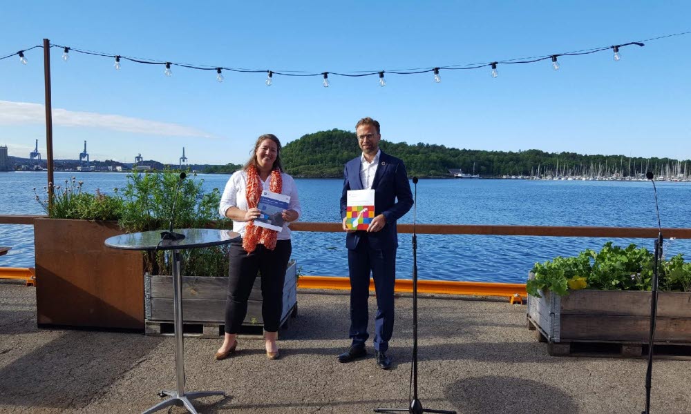 Anne Romsaas og Niklai Astrup under fremleggelse av regjeringen Solbergs melding om bærekraft